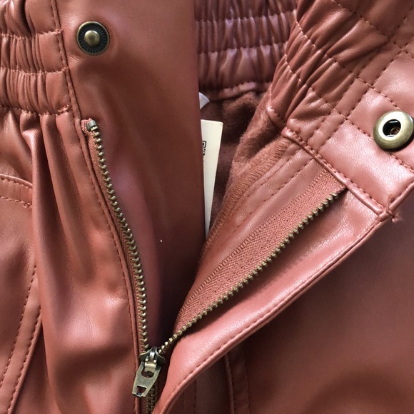 Zara high rise faux leather shorts - Picture 6 of 11